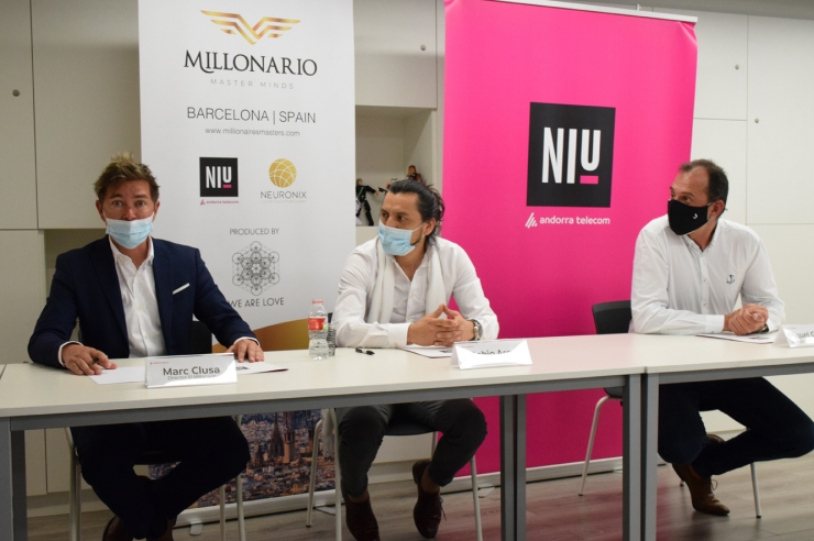 El director de Millonario Master Minds, Marc Clusa; el CEO de Millonario Master Minds, Robin Arca; i el responsable del NIU, Miquel Gouarré durant la presentació del conveni de la cimera de negoci.
 